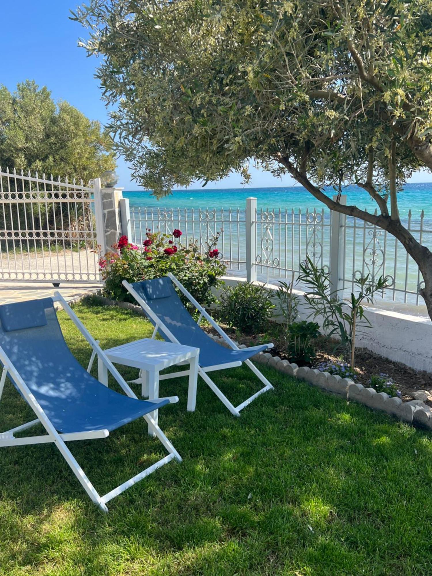 Beachfront Villa Athina Vergia Екстериор снимка