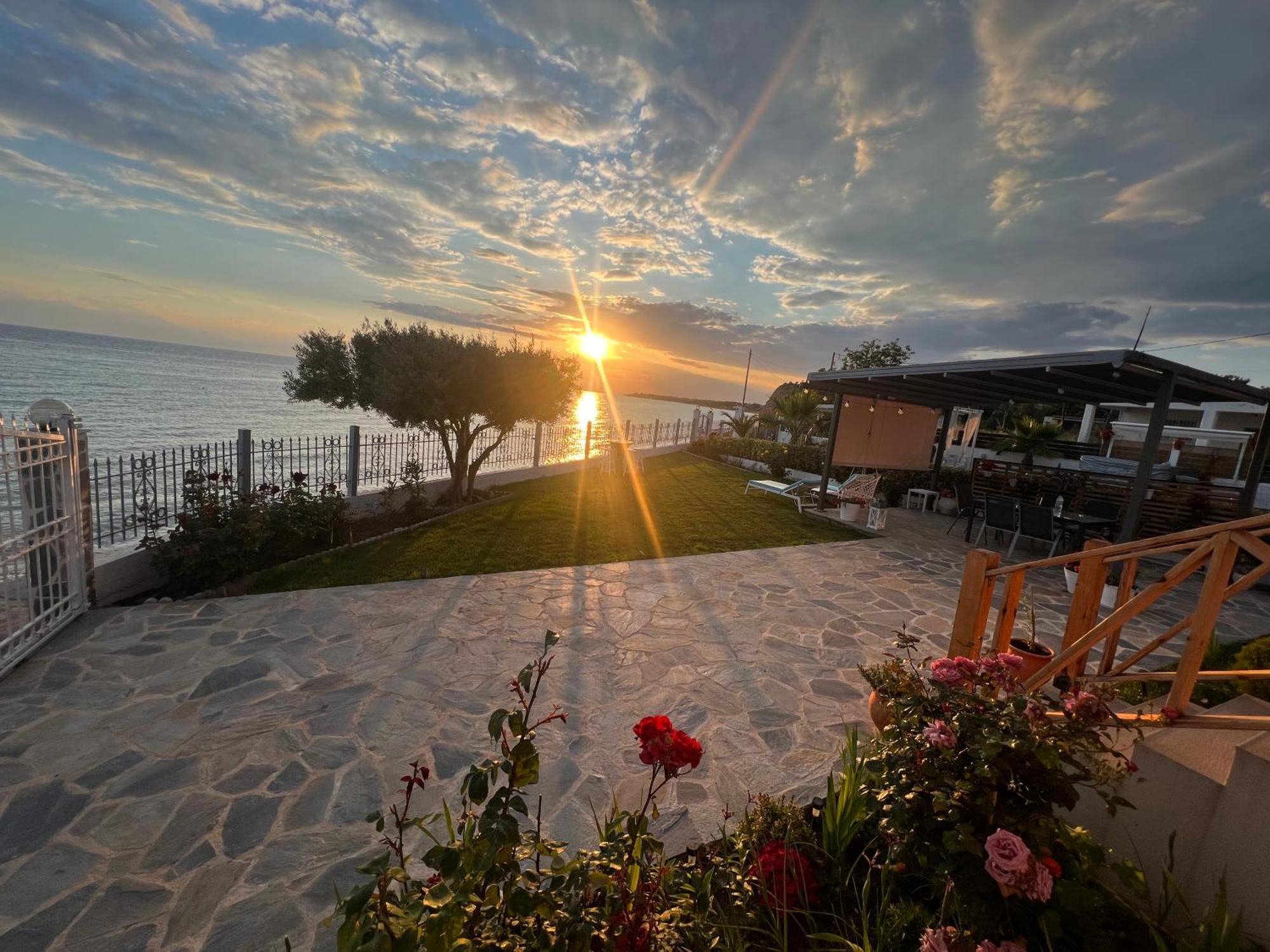Beachfront Villa Athina Vergia Екстериор снимка