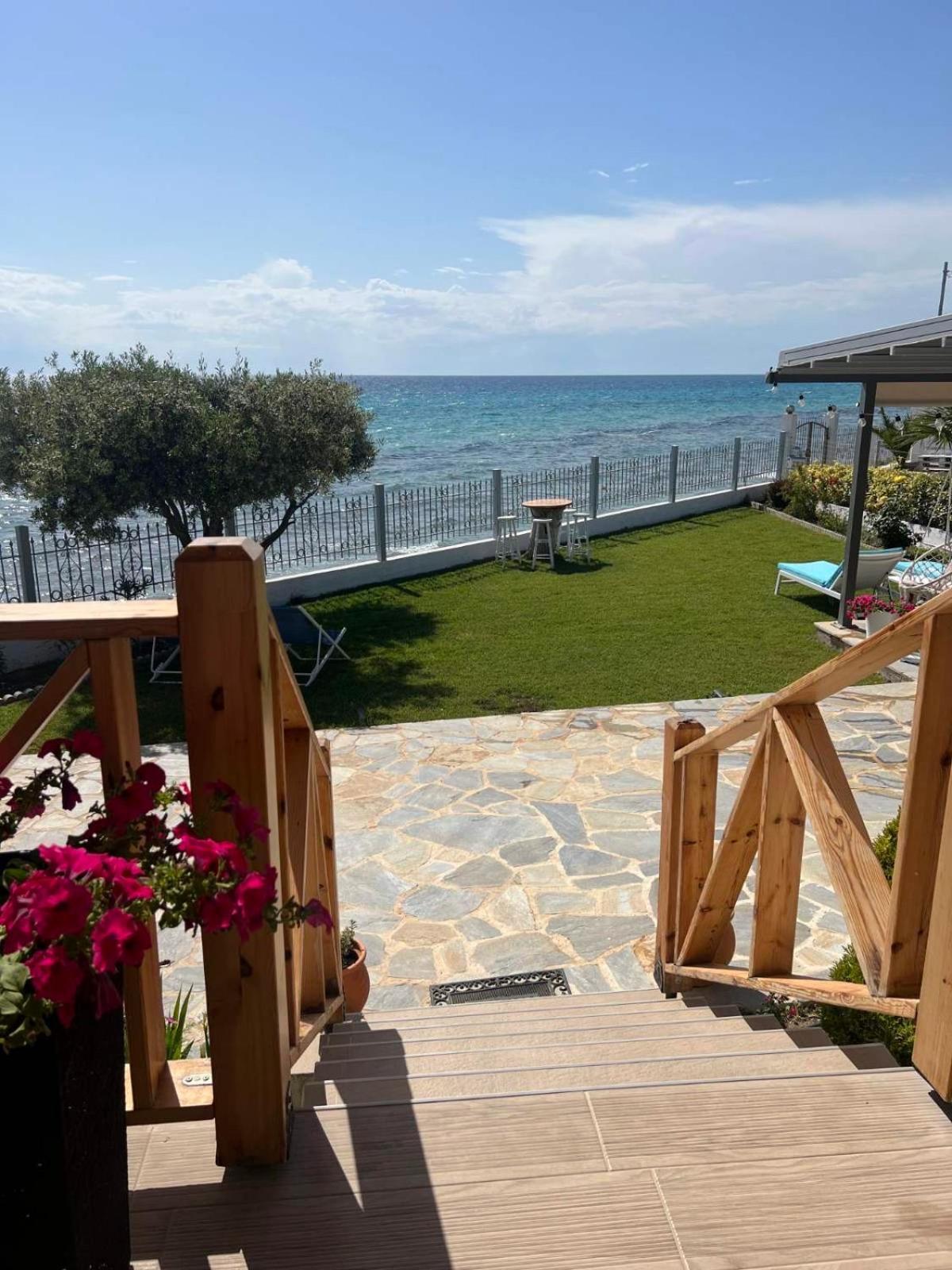 Beachfront Villa Athina Vergia Екстериор снимка